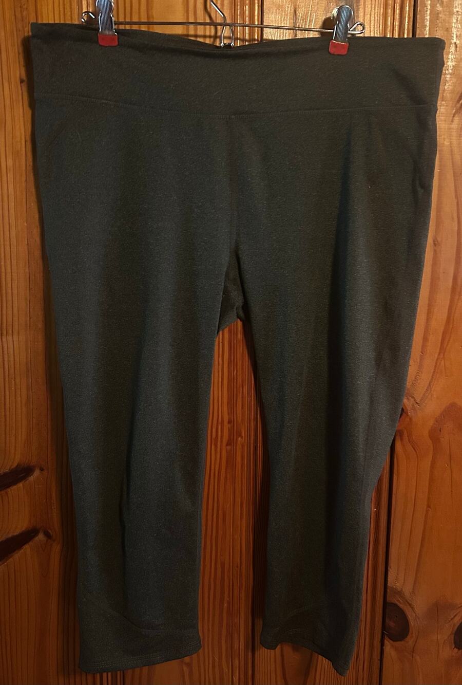 Fabletics women’s charcoal gray high rise cropped leggings size 1X